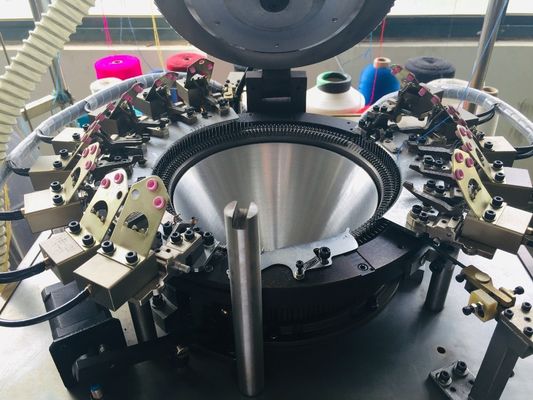 Touchscreen Volledig gecomputereerde Jacquard breimachine voor sporthoeden en sjaals 325 KG