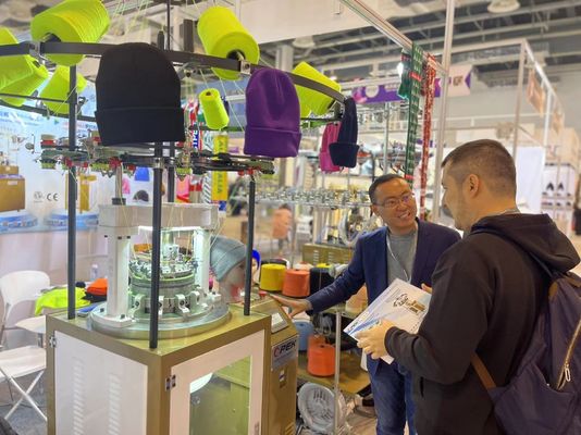 Geavanceerde Hot Tuck en Rib Hats breimachine voor cirkelvormig ontwerp 70-300 naalden