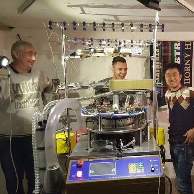 Volledig geautomatiseerde cirkelvormige breimachine voor het maken van petten en sjaals