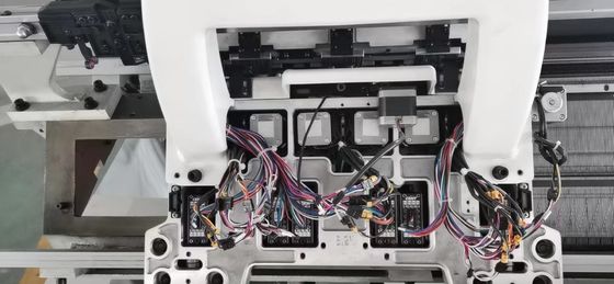 Versatile machine voor het breien van platte kleding voor verschillende producten met computergebonden halsband met meerdere maten