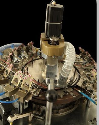 Volledig geautomatiseerd bedieningsapparaat voor servomotorbesturing