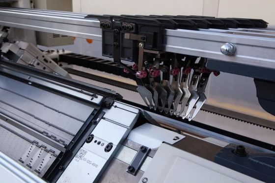 Volledig gecomputereerde 3D Flyknit schoenenborduurmachine 800 kg Productiecapaciteit