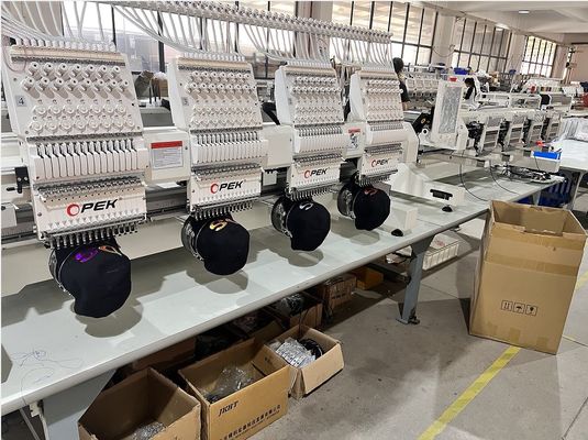 652*150cm Werktafelgrootte Tajima 12 Hoofd Borduurmachine voor hoeden en afgewerkte kledingstukken