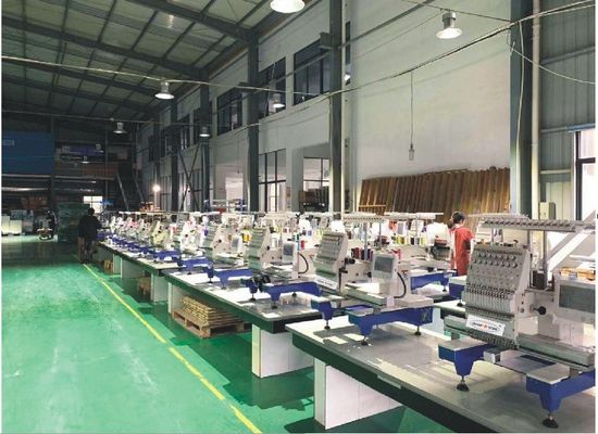 Draagbare 2 hoofd computergebruikte borduurmachine met 600W vermogen en 450*440 mm oppervlak