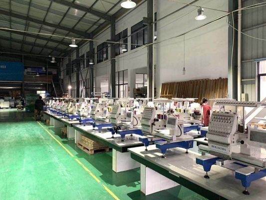 nauwkeurigheid Automatische kleurveranderende en trimmer Computer borduurmachine met 4 koppen