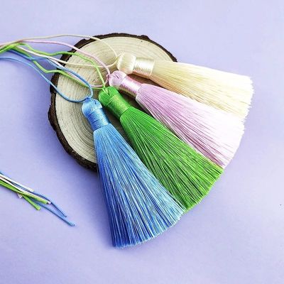 2-4 Feeder Chinese Fringes Tassel Maker Machine voor de productie van Beanie Pompom