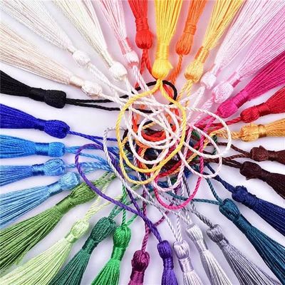 2-4 Feeder Chinese Fringes Tassel Maker Machine voor de productie van Beanie Pompom