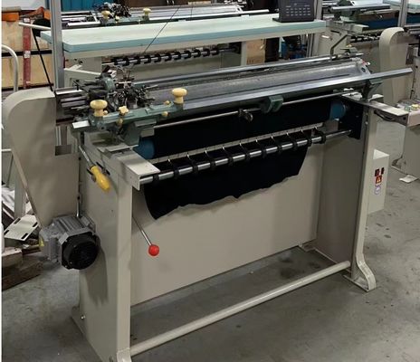 Eenvoudige half-automatische platte breimachine met drie systemen 2790*2010*940mm
