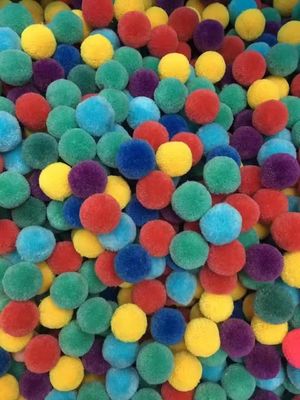 Ervaar warp breien als nooit tevoren met 5000pcs/uur sleutelhanger pompom machine