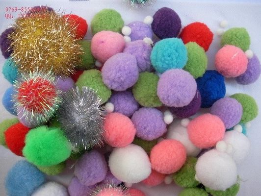 High Capacity Lace Wool Ball Pompom Making Machine 5000-11000 stuks per uur Uitgang